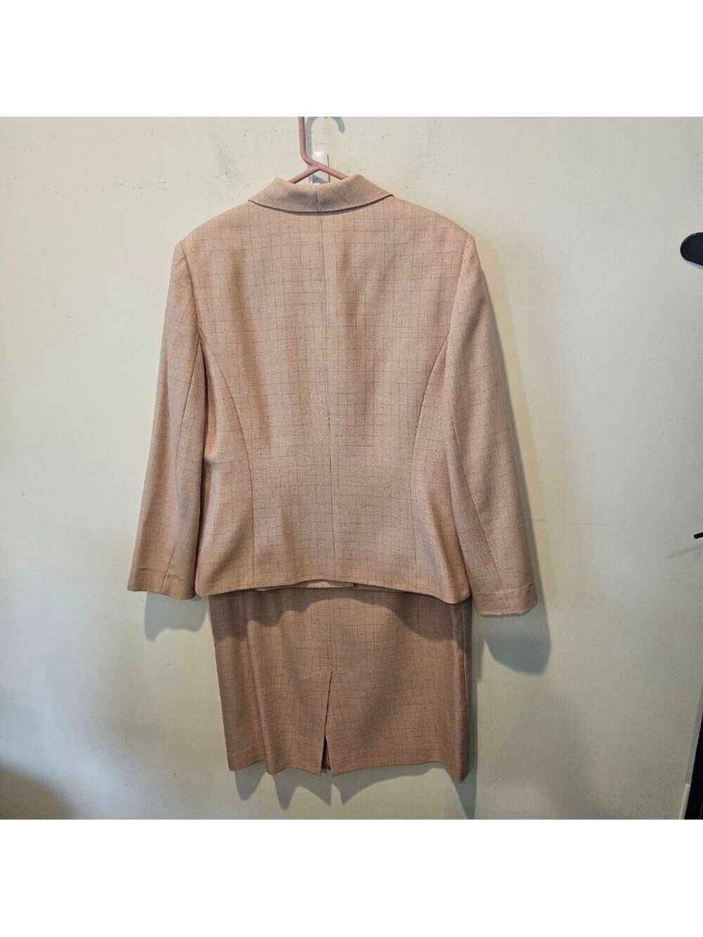 Women's Collections for Le Suit Pink Plaid Skirt Suit, Size 16 - Picture 4 of 8